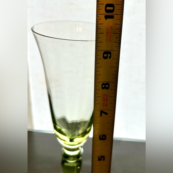 Set of 4 vintage, green glass, champagne flutes. 9.25” - Picture 14 of 14